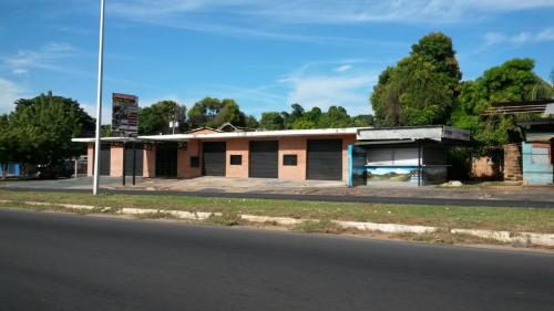 Se Vende Centro Comercial en la Avenida Menca de Leoni