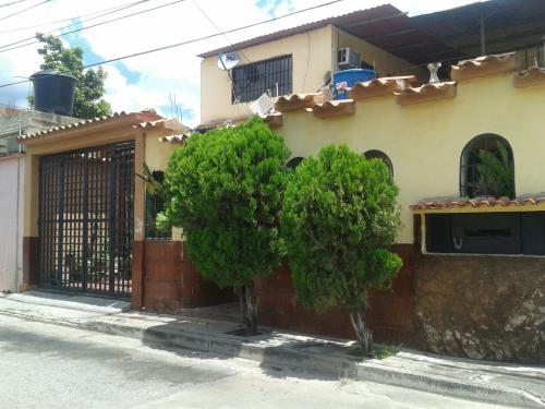 VENDO CASA EN URB. CASTILLEJO GUATIRE