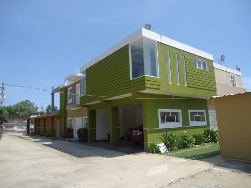 SuEspacio Bienes Raíces,C.A. En Venta, Town House+Locales+Terreno en Cabimas - Calle Cumaná