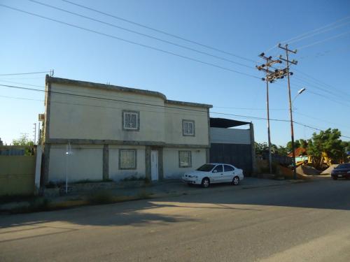 SuEspacio Bienes Raíces, C.A.  En Venta Galpón + Town House en Ciudad Ojeda