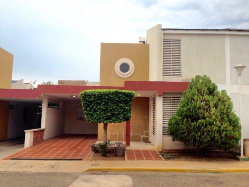 Townhouse Venta Maracaibo Zona Norte Acuarelas del Sol 04OCT