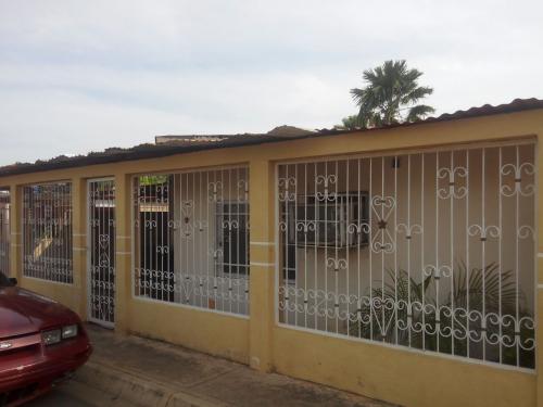 HERMOSA CASA EN CIUDAD OJEDA