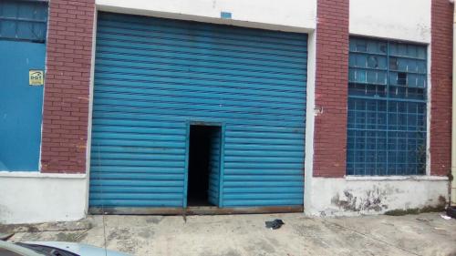 Alquilo Galpon Av. Navas Spinola
