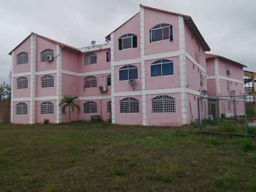 Invirmar&Service C.A. Vende lindo apartamento en Urb. Laguna Paraiso.