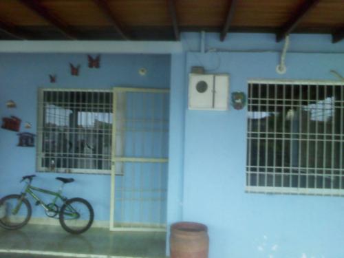InvimarServ, C.A Vende casa de esquina en Urb. Las Virgenes.