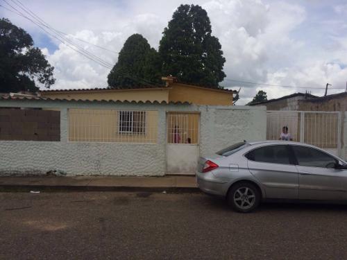 Invirmar&Service Vende linda casa en Sector 2 de La Puente. Excelente precio.