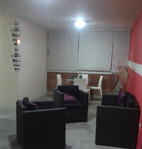 VENDO POR MOTIVO DE VIAJE APARTAMENTO EN BARINAS - BARINAS