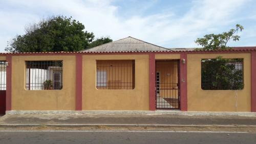Casa en Venta. Maraven. Comunidad Cardón, Punto Fijo