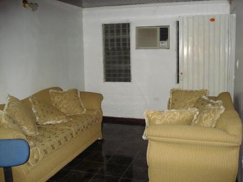 En Anaco, Vendo Casa en  Urbanización Villas Araguaney 1, completamente Amoblada.