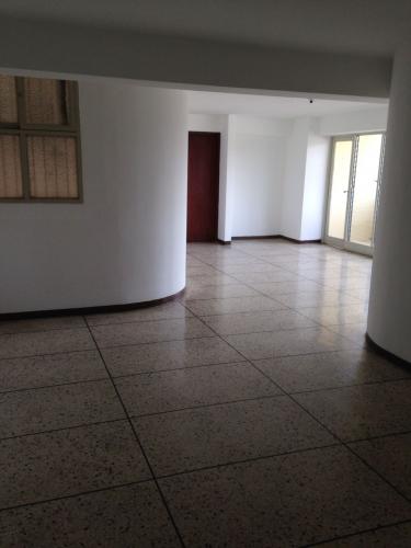 Aserthum, S.C ALQUILA, a empresas sólidas ,espacioso, bonico y cómodo apartamento ubicado en la zona este de Baquisimeto