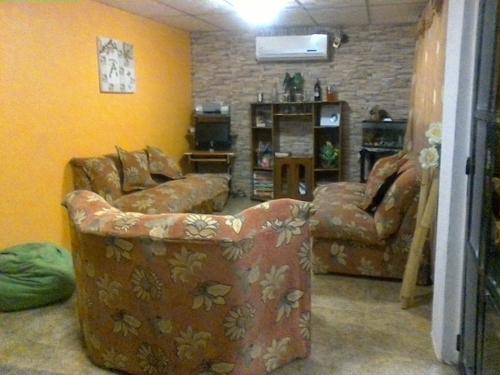 vendo mi linda casa en urbanización alto de manguito por motivo de viaje negociable 