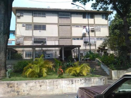 APARTAMENTO EN PUERTO LA CRUZ. SE ACEPTA CREDITO BANCARIO