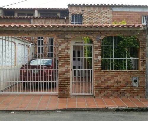 SKY-GROUP Vende Casa en Urb. Los Parques
