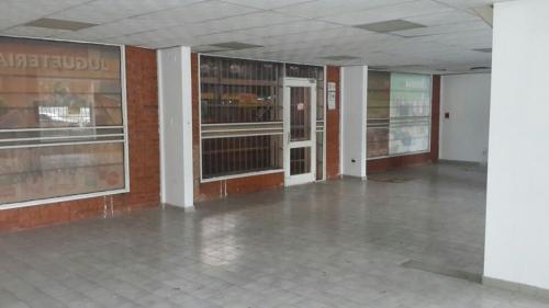 SKY-GROUP Vende LOCAL en Centro Comercial Guaraca