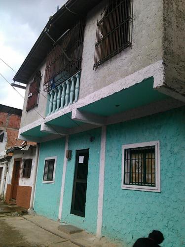 Vendo Casa en los Teques de dos Niveles