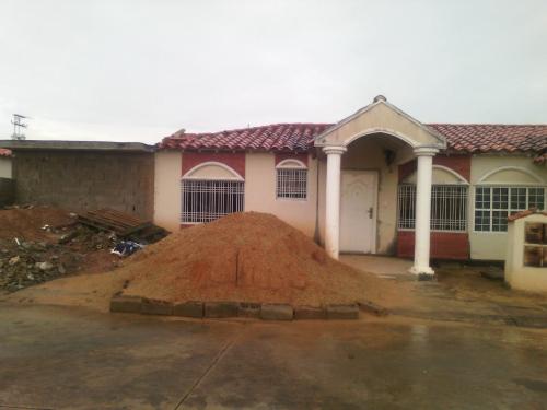 VENDO CASA EN JARDINES DE SAN JAIME MATURIN