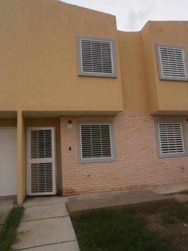 SUPER OFERTA Townhouse 12.300.000 de inicial se escuchan propuestas, en Parque VALENCIA, CONJUNTO CERRADO	