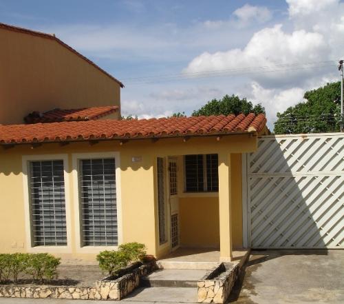 VENDO CASA REMODELADA URB TRIGALPA