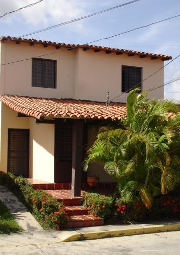 VENDO CASA CERCA DE LA PANADERÍA DON BENITO CABUDARE