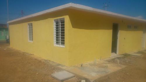 Casa en venta por viaje Urb. Las Eugenias ...Totalmente cercada 