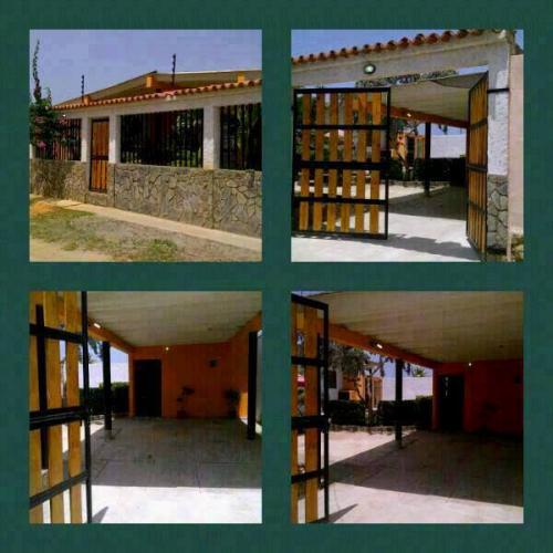 CASA DE PLAYA CON TRES ANEXOS EN VENTA.