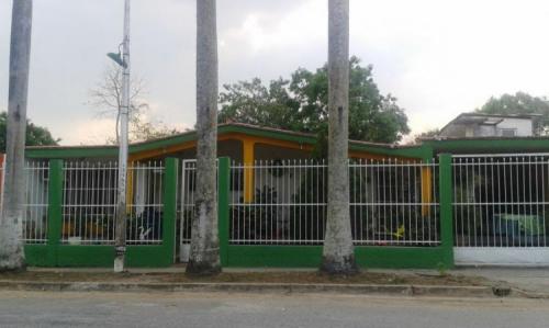 VENDO CASA EN LA URB. EL MOLINO