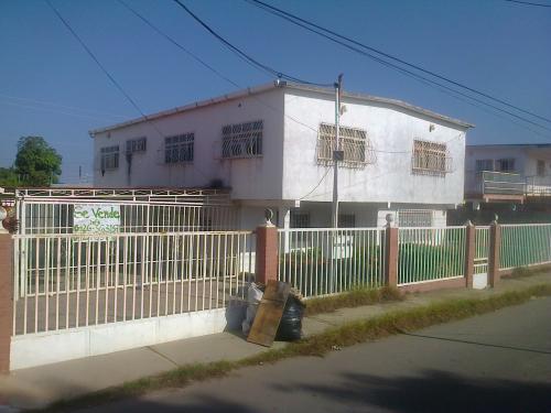 Dos Casas en Una. Oportunidad de Inversion. 