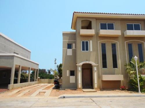 Townhouse ubicado en Isla Dorada