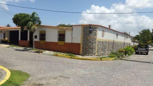 Venta de Hermosa y Amplia casa en Cabudare Fácil Acceso 