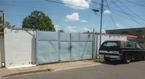VENDO GALPON UBICADO EN LA URBANIZACION ORINOCO 324M2, NEGOCIABLE
