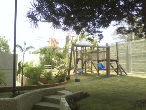 se alquila bello apartamento amolblado uno por piso