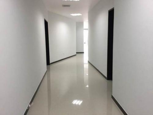 Alquiler oficina 33,28 mts2  en av ppal. de Lecharía