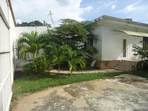 Grupo Inmobiliario Solido Techo Vende, Casa en Colinas de Guataparo. 