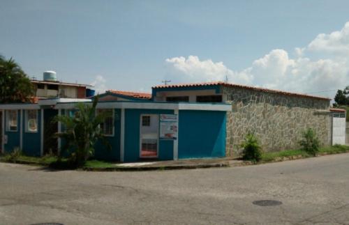 Casa- Quinta Esquinera con Anexo en Parque Residencial La Esmeralda