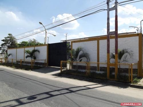 VENDO HERMOSO TOW HAUSE ESTILO COLONIAL CON GALPON INCLUIDO