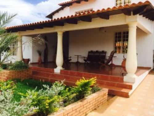 VENDO HERMOSA QUINTA EN LA 26 SUR EL TIGRE ANZOATEGUI