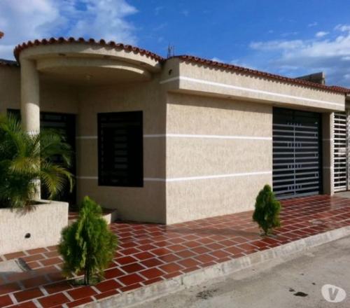 EN VENTA HERMOSA CASA 208 MTS 3 HAB 3 BAÑOS 2 PUESTOS URBANIZACION CERRADA