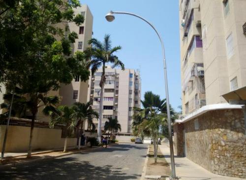 VENDO APARTAMENTO LAJAS BLANCAS CUATRICENTENARIO MARACAIBO