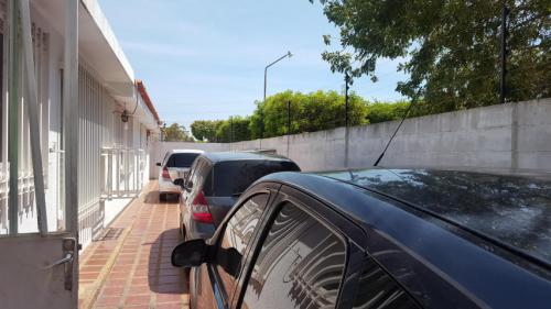 VENDO CASA EN CALLE CERRADA ROSAL SUR MARACAIBO
