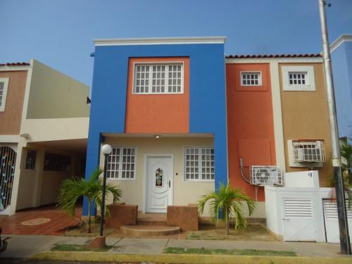 SuEspacio Bienes Raíces,C.A. En Venta, Town House en Ciudad Ojeda - Calle Amparo