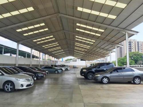 16-1835 Galpon taller en venta en Maracaibo, sector Veritas