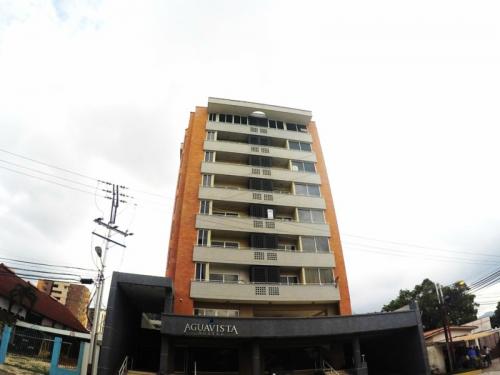  Excelente Local Comercial en Agua Blanca!!