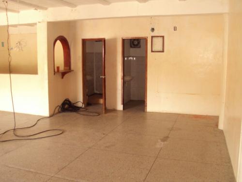 En Anaco se Vende Local Comercial (Av. Los Pilones)