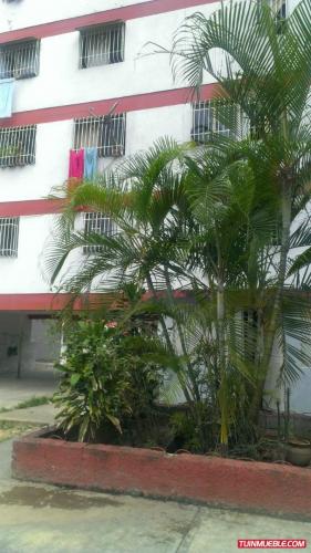 DE REMATE!!! CARACAS EN URBA. KENNEDY, BELLISIMO APARTAMENTO 4 HAB, BAÑO DE LUJO, COCINA        EMPOTRADA, TELEF, INTERNET, TV X CABLE…