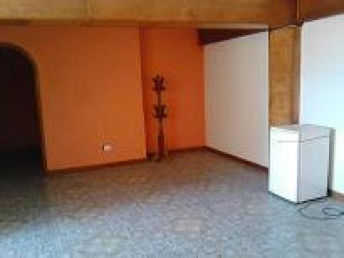 EN ZONA CENTRAL DE CUA, RES. BARCELONA VENDO BELLO,     AMPLIO Y COMODO APARTAMENTO 3 HAB, 2 BAÑOS, 