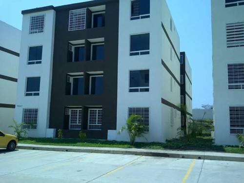 EN ZONA PRIVILEGIADA DE CUA, URB. MEDITERRANEO. VENDO BELLO APARTAMENTO 3 HAB, 2 BAÑOS,      EXCELENTES MEJORAS…