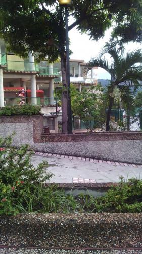 EN GUATIRE, CENTRO COMERCIAL DAYMAR, VENDO LOCAL COMERCIAL DE 23 M2… EN OFERTA.