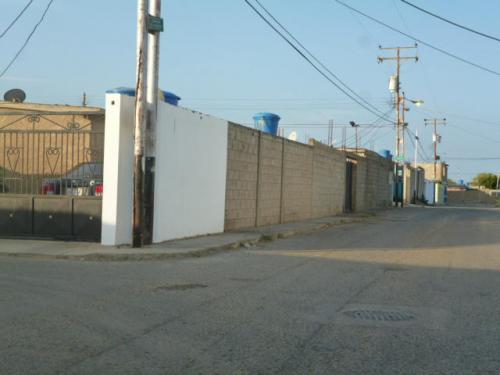 Vendo Casa en Las adjuntas Punto Fijo. con posibilidad de expancion