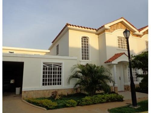 Townhouse en Antares Vilas