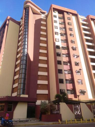 C&G Consultores, ofrece en venta, bello apartamento en Base Aragua.